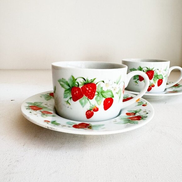 Vintage Christopher Stuart Berry Orchard Print Cup and Saucer X2 - Picture 3 of 12